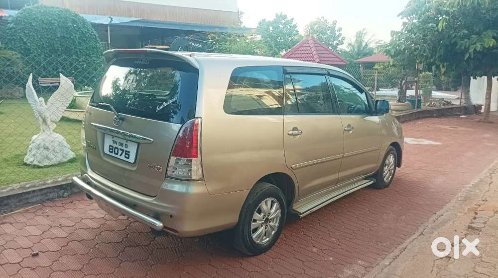 Toyota Innova 2.5 V Diesel 2011 Car For Sale