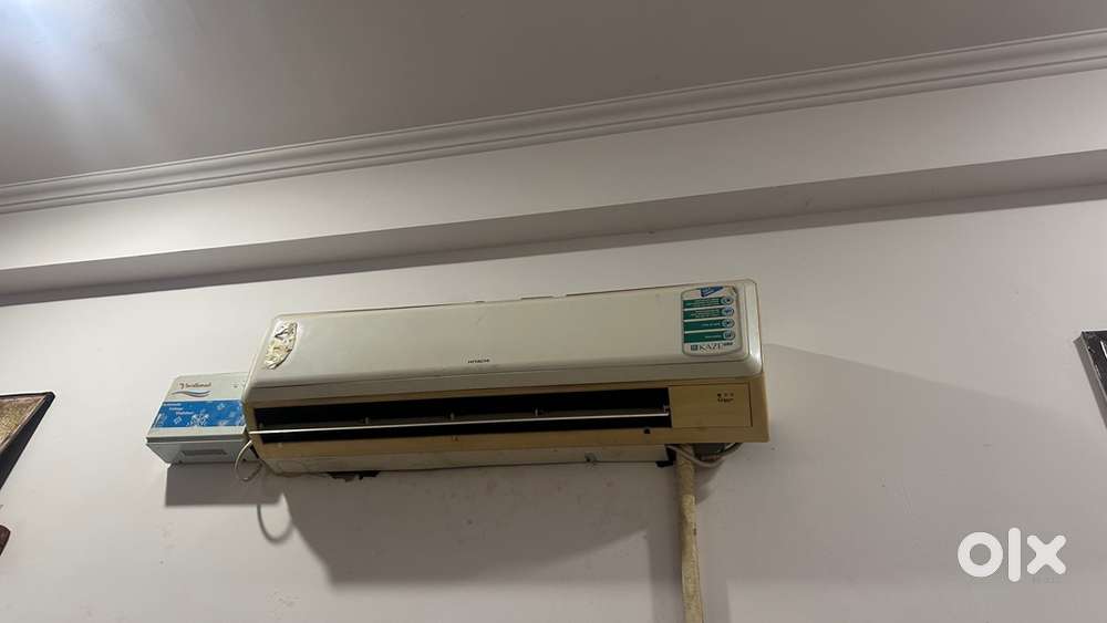 Hitachi AC with stablizer -1.5 ton AC