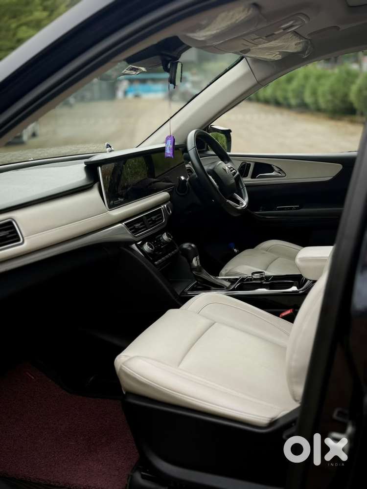 Mahindra Xuv700 2.2 Ax 7 Diesel At Str, 2022, Diesel