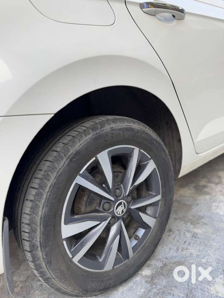 Skoda Slavia Style 1.0l Tsi Mt, 2024, Petrol