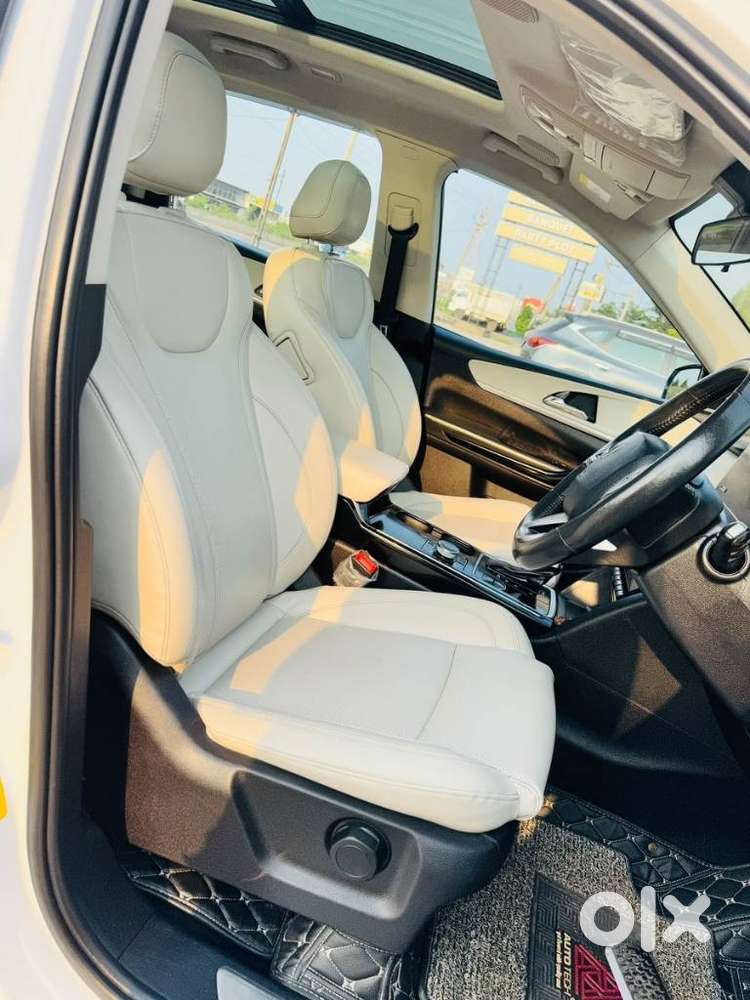 Mahindra Xuv700 2.2 Ax 7 Diesel At Str, 2022, Diesel