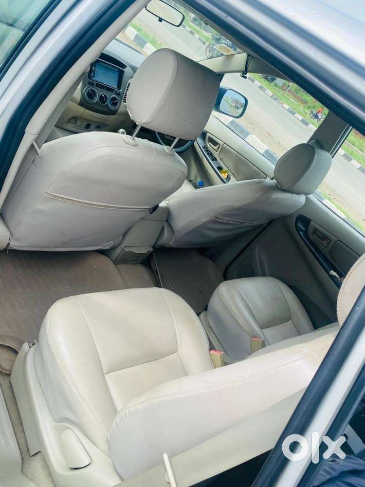 Toyota Innova 2009-2011 2.0 G4 Petrol 8-seater, 2011, Diesel