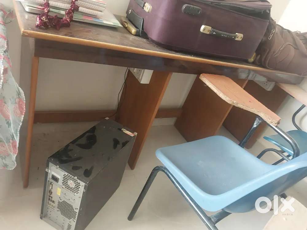 Computer table for office or coaching