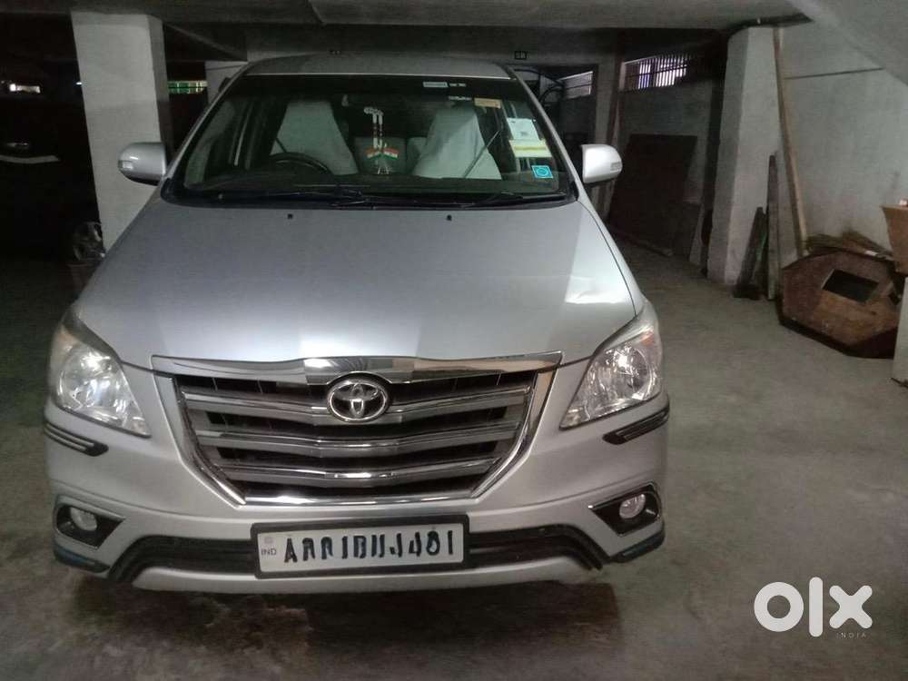 Innova 2.5 V 8 Seater