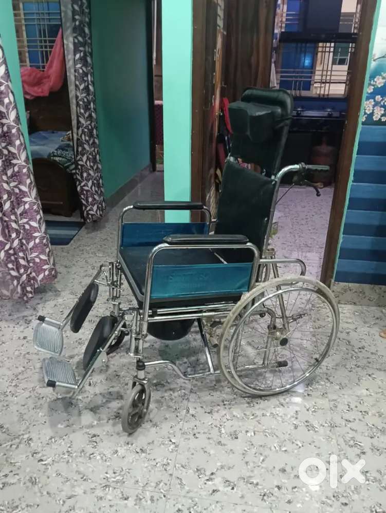 Wheel chair for patient