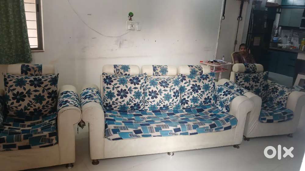 3+1+1 sofa for sale at 7000 Rs