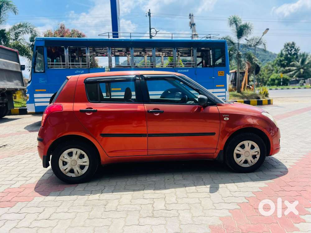 Maruti Suzuki Swift Vxi, 2011, Petrol