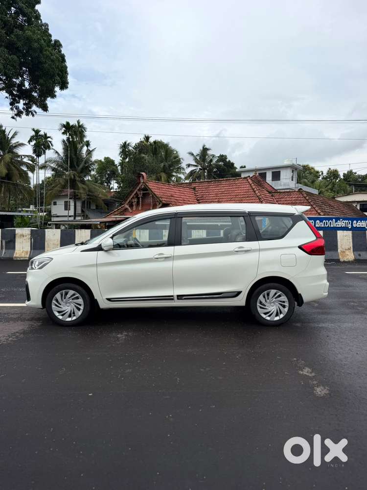 Maruti Suzuki Ertiga Vxi Shvs, 2022, Petrol