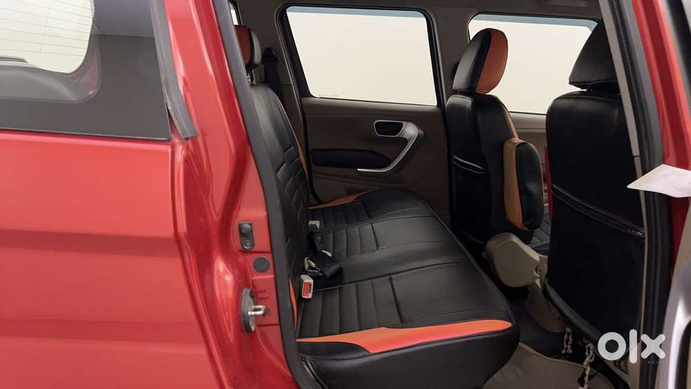 Mahindra Tuv 300 Mhawk100 T8 Dual Tone, 2019, Diesel