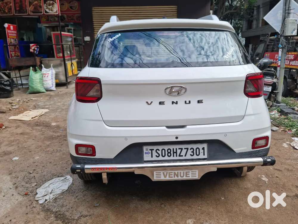 Hyundai Venue 2022 Petrol 22000 Km Driven