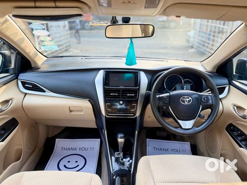 Toyota Yaris V Cvt, 2018, Petrol