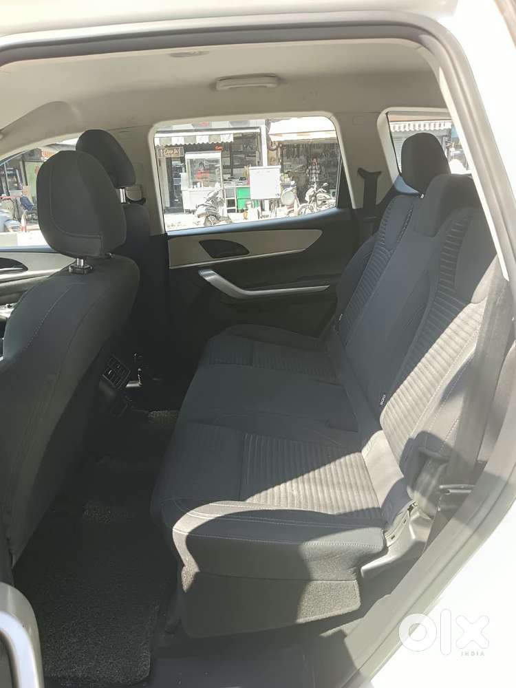 Mahindra Xuv700 Mx Diesel Mt 5 Str (e), 2023, Diesel