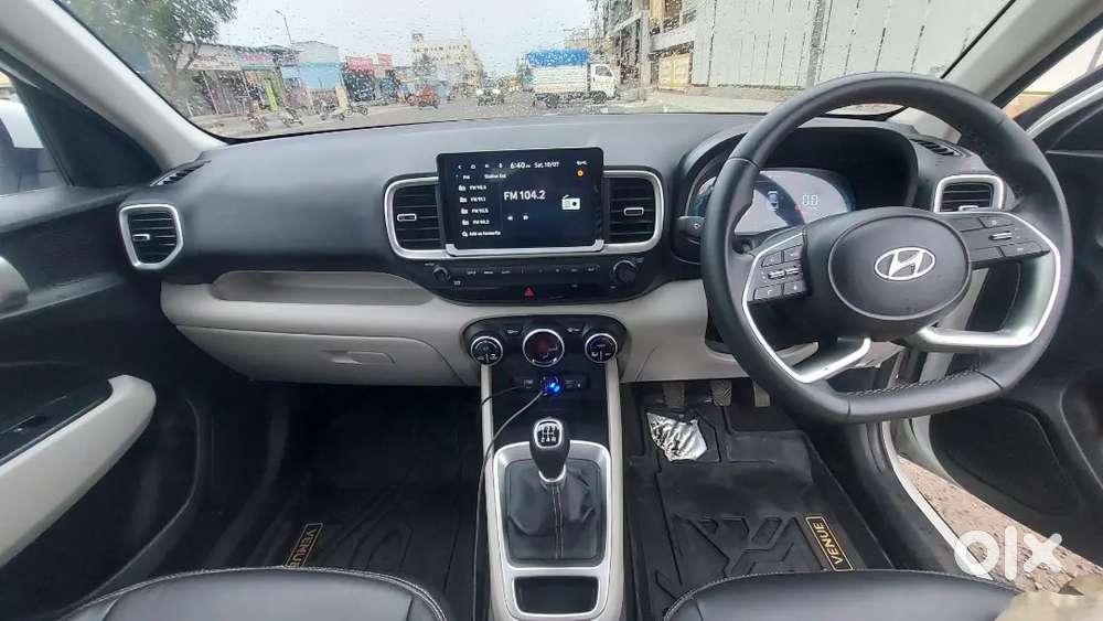 Hyundai Venue 2023 Petrol 18400 Km Driven