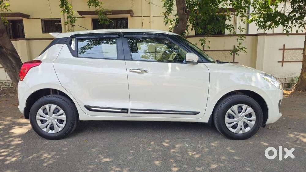 Maruti Suzuki Swift Vxi + Manual, 2023, Petrol