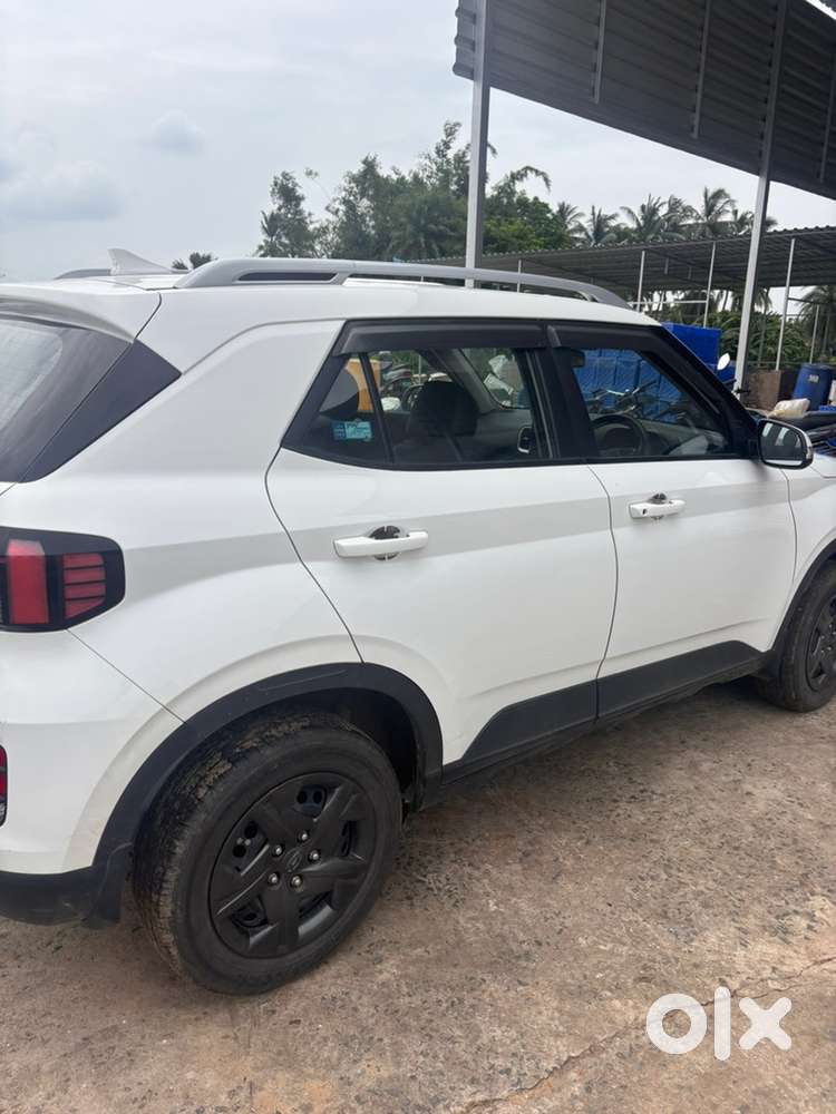 Hyundai Venue Petrol 2025