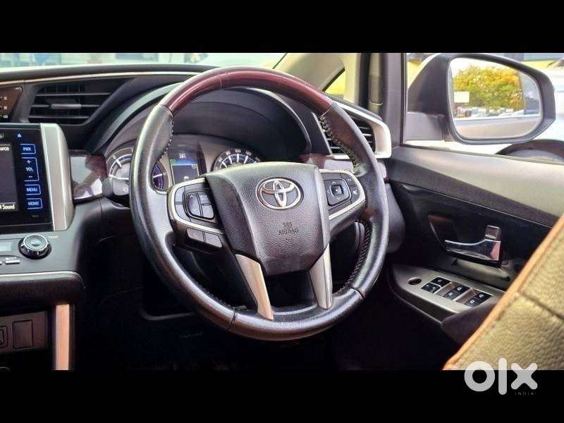Toyota Innova Crysta 2.4 V 7 Str, 2016, Diesel