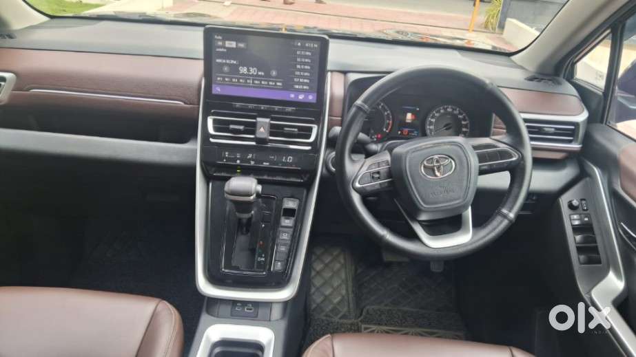 Toyota Innova Hycross 7s Option, 2025, Petrol