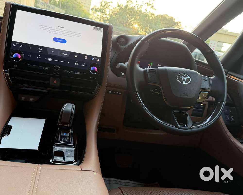 Toyota Vellfire Vip – Executive Lounge, 2024, Petrol