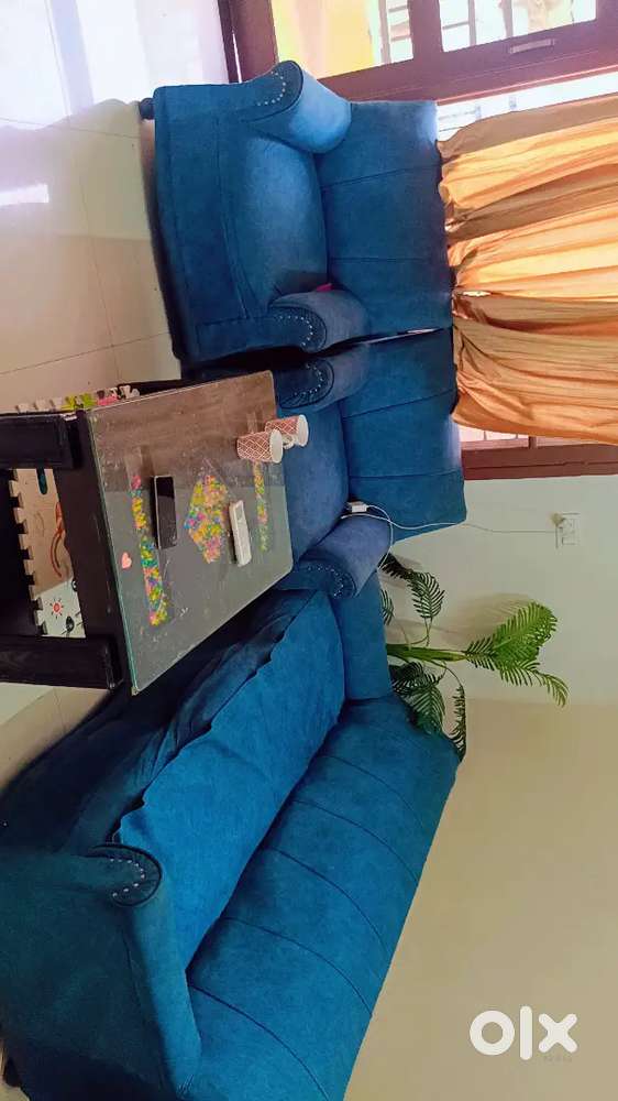 Elegant sofa 5 seater with center table ,good condition,