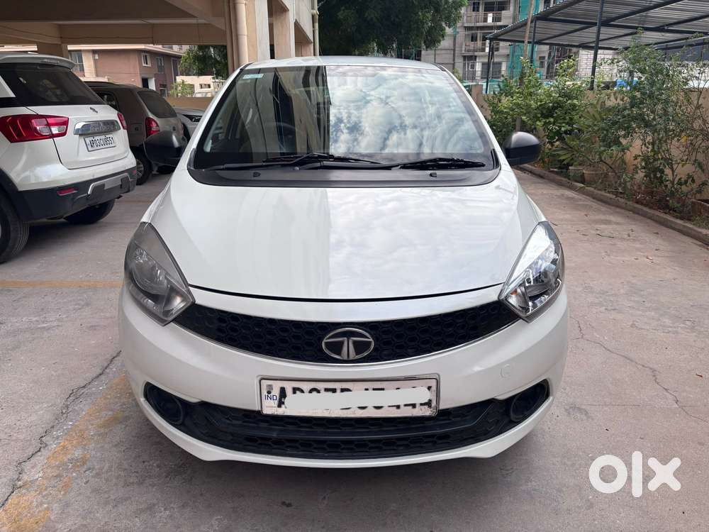 Tata Tigor Xe, 2017, Petrol
