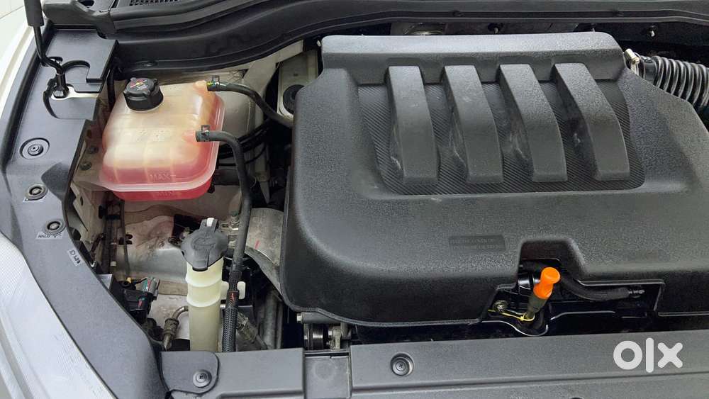 Mahindra Xuv700 2.0 Ax 3 Petrol Mt 5 Str, 2022, Petrol