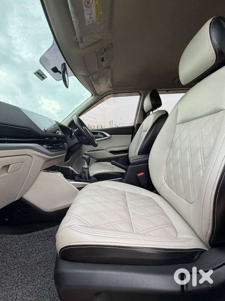 Kia Carens, 2023, Petrol