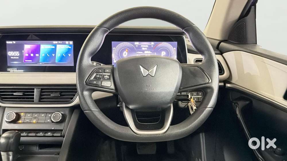 Mahindra Xuv700 2.0 Ax 5 Petrol At Str, 2022, Petrol