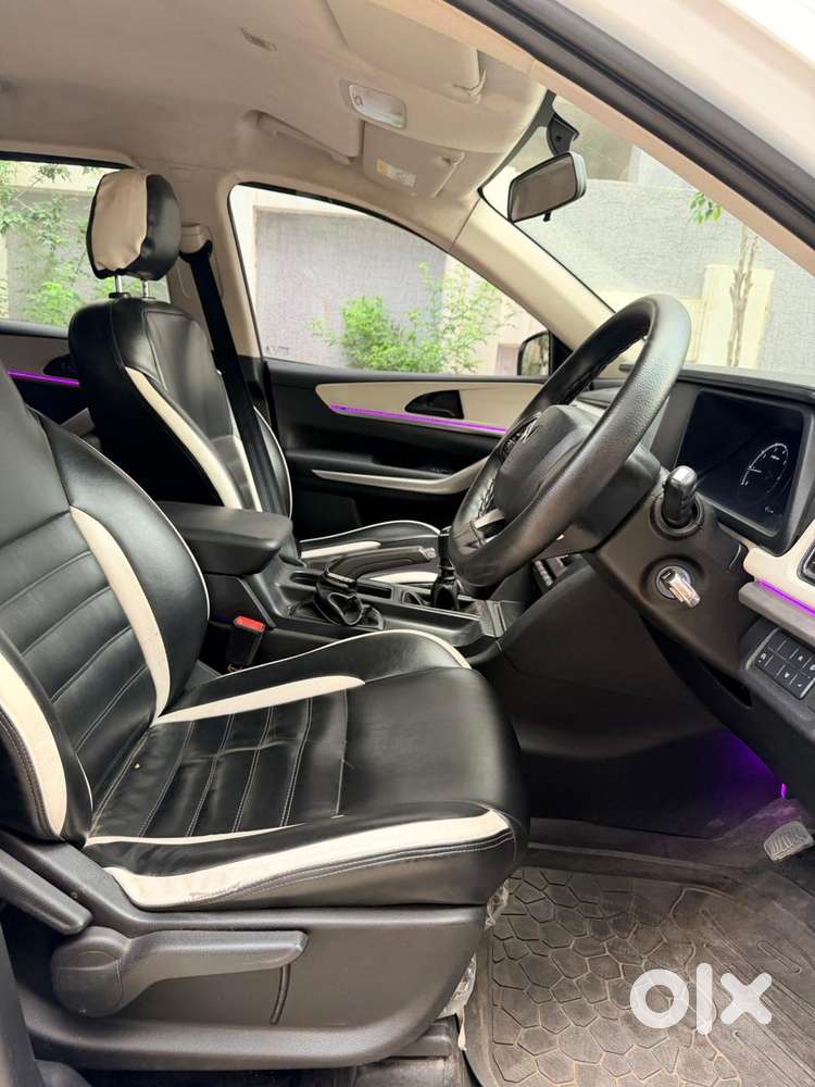 Mahindra Xuv700 Mx Diesel Mt 5 Str (e), 2023, Diesel