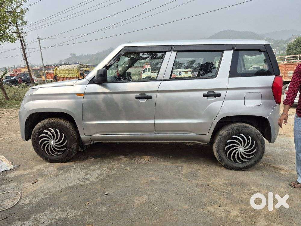 Mahindra Tuv 300 T10 Amt Dual Tone, 2017, Diesel