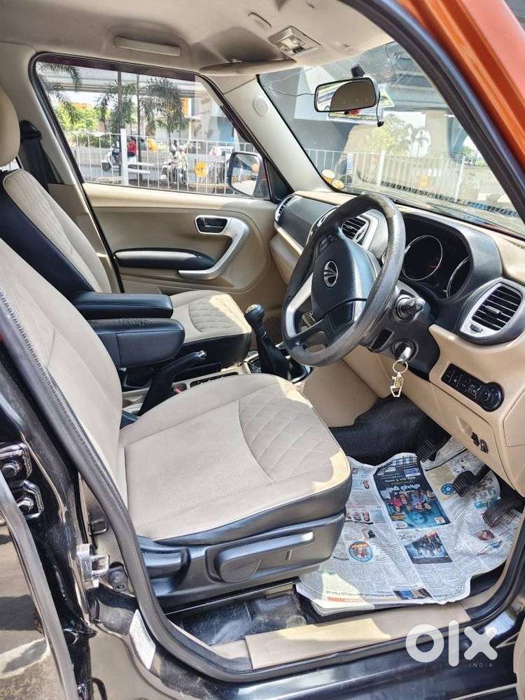 Mahindra Tuv 300 T10 Amt Dual Tone, 2017, Diesel