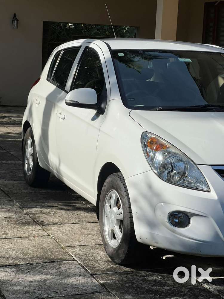 Hyundai I20 Asta Model 2011 Km 105000 New Paper 2031