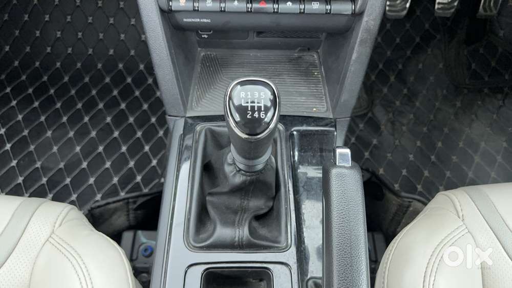 Mahindra Xuv700 2.0 Ax 5 Petrol Mt 7 Str, 2022, Petrol