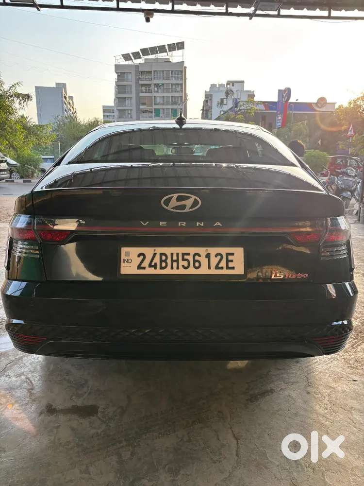 Hyundai Verna Sx Turbo Petrol Dct (automatic) Black Colour
