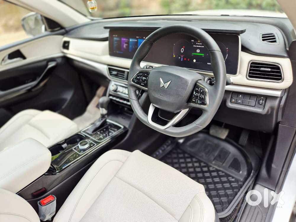 Mahindra Xuv700 2.0 Ax 7 Petrol At Luxury Pack Str, 2025, Petrol