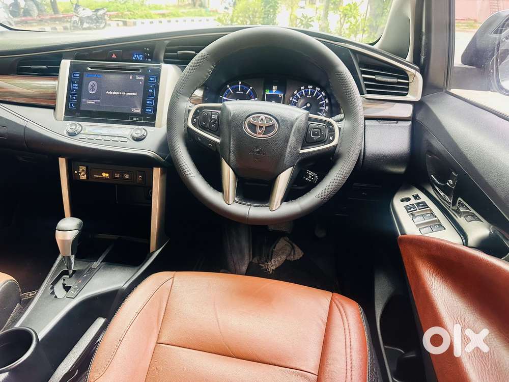 Toyota Innova Crysta 2.8 Zx At 7 Seater, 2017, Diesel