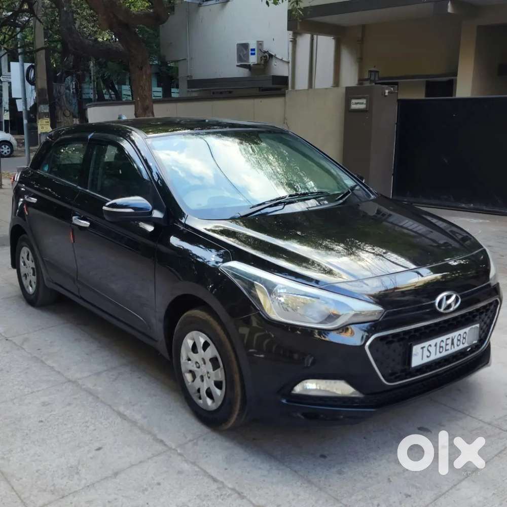 Hyundai I20 Sportz Black Color Diesel In Good Condition