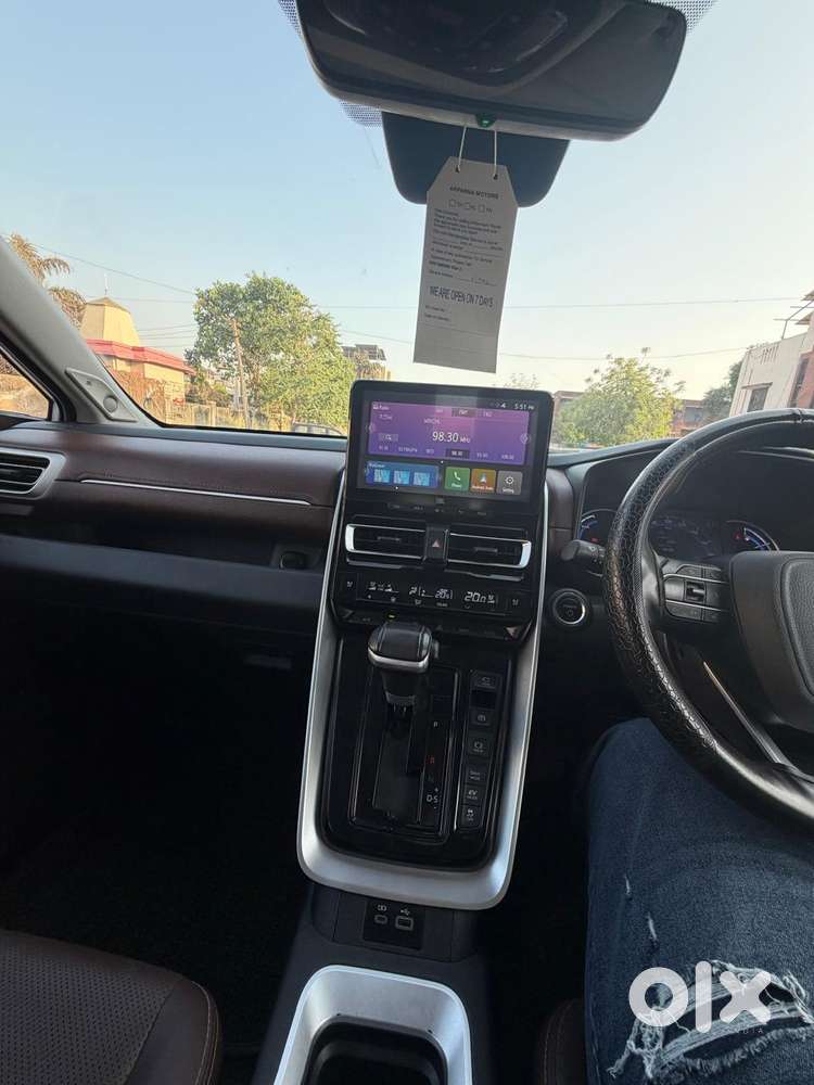 Toyota Innova Hycross 2.0 Zx (o) Hybrid 7 Str, 2023, Petrol