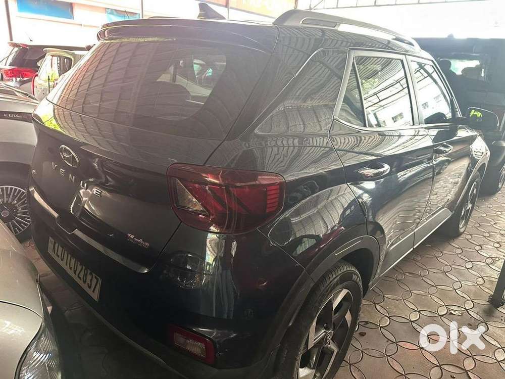 Hyundai Venue 2021 Petrol 59000 Km Driven
