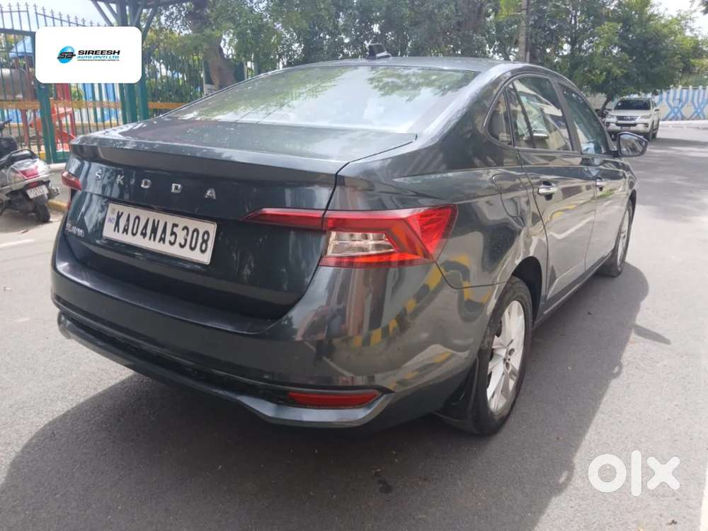 Skoda Slavia Ambition 1.0l Tsi At, 2022, Petrol