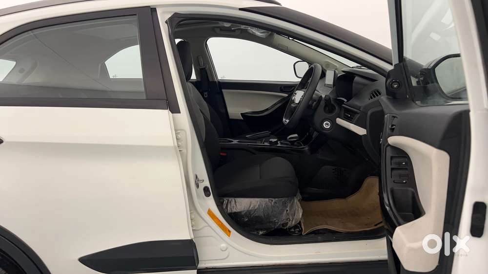 Tata Nexon Pure (s) 1.2 Petrol 6amt, 2024, Petrol