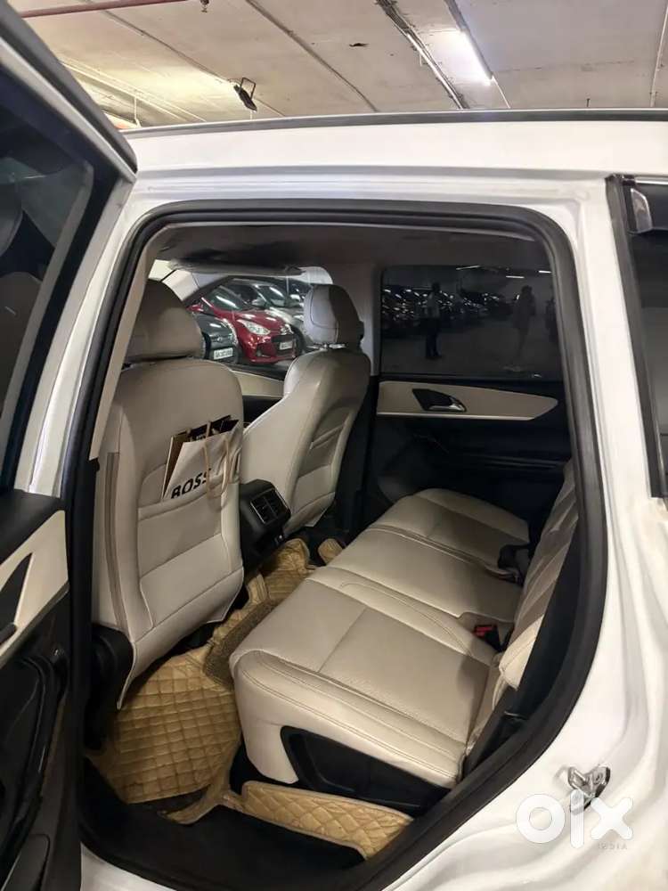 Mahindra Xuv700 2023 Diesel Well Maintained