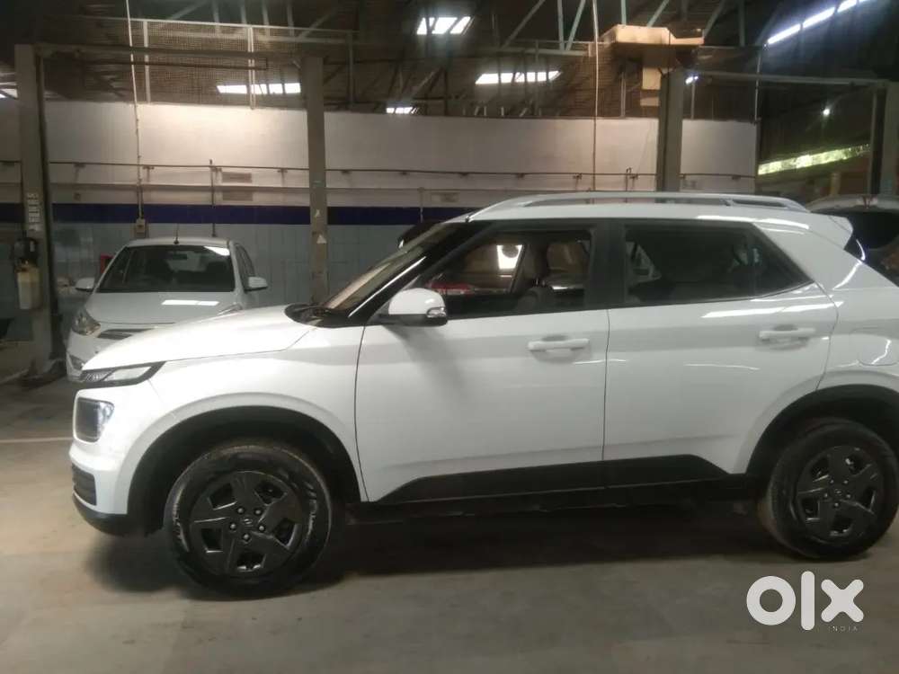 Hyundai Venue Petrol Manual 2023