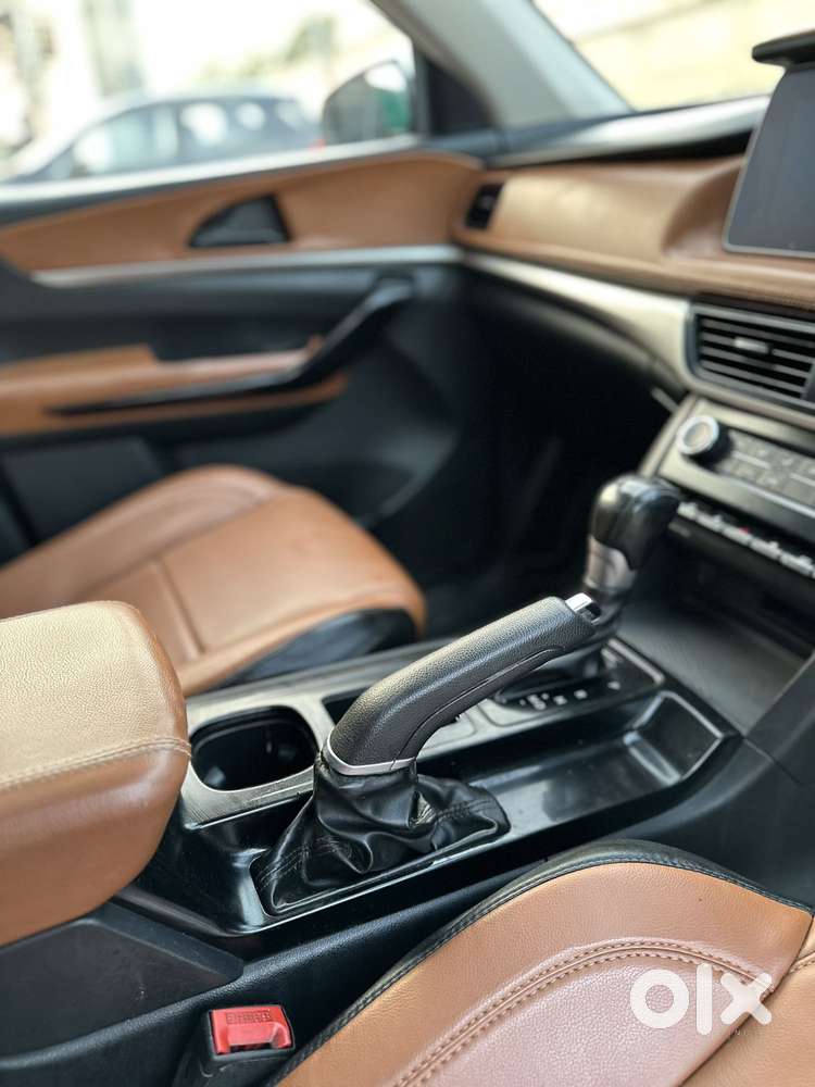 Mahindra Xuv700 2.2 Ax 5 Diesel At Str, 2022, Diesel