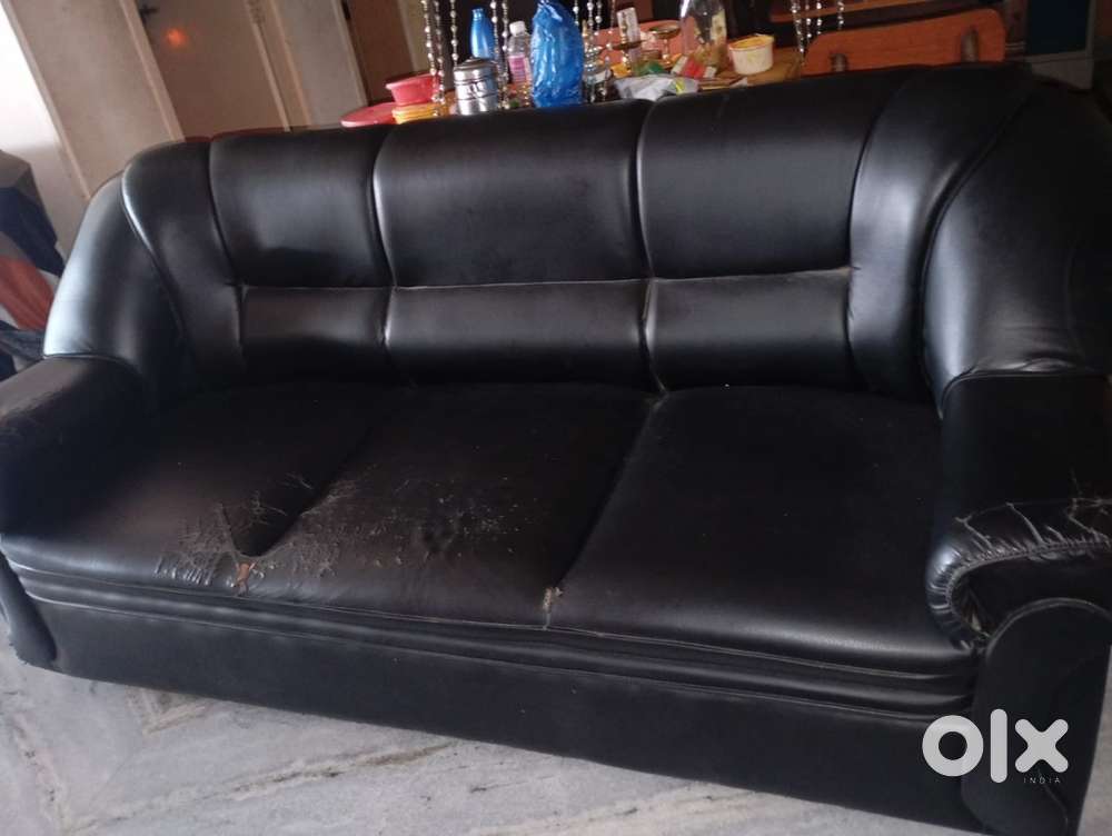 Sofa cum 2 chairs
