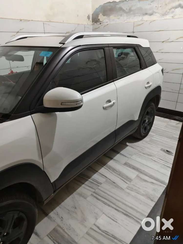 Maruti Suzuki Brezza Smart Hi-brid 2022,petrol,sunroof,push Button Sta