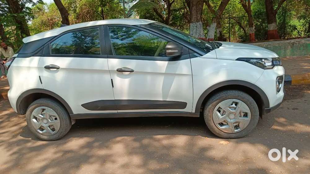 Tata Nexon Xe Petrol 2023  Excellent Condition.