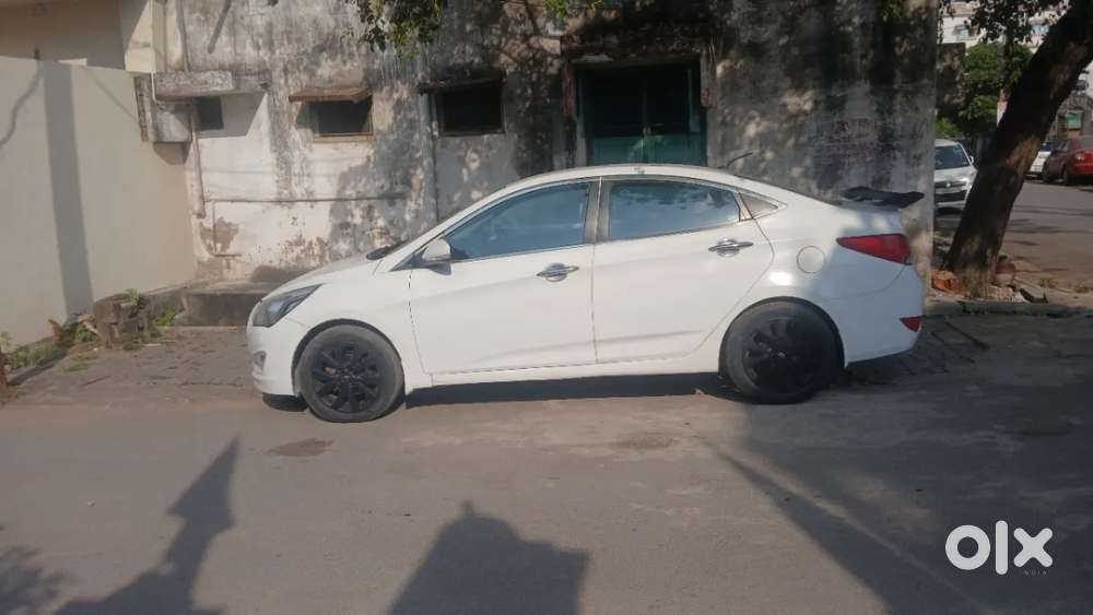 Hyundai Verna Fluidic 1.6 Vtvt Sx, 2015, Petrol