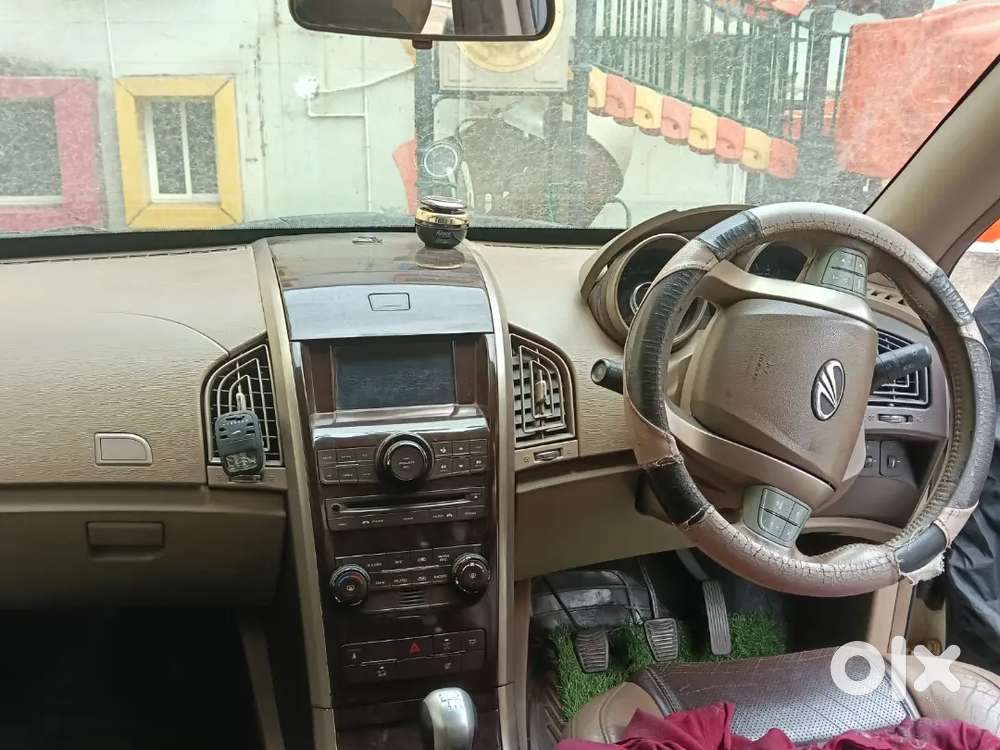 I'm  Selling Xuv 500 Looking Good Condition Recently Serviced Done