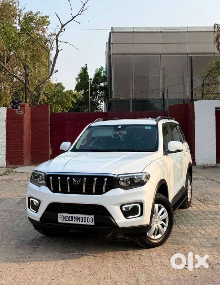 Mahindra Scorpio N Z4 Petrol Mt 7 Str (e), 2026, Petrol