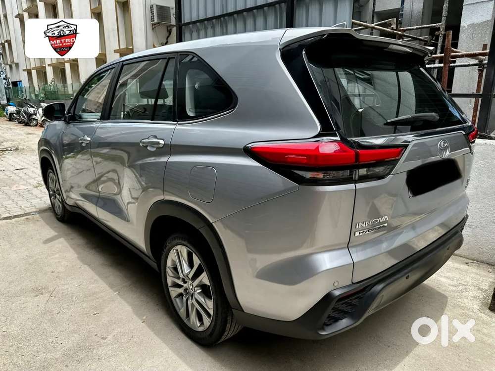 Toyota Innova Hycross 2.0 Zx (o) Hybrid 7 Str, 2025, Petrol